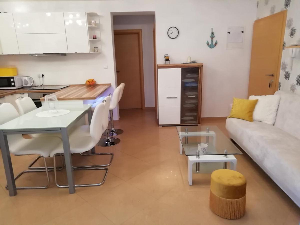 Apartment Fancy Малинска Екстериор снимка