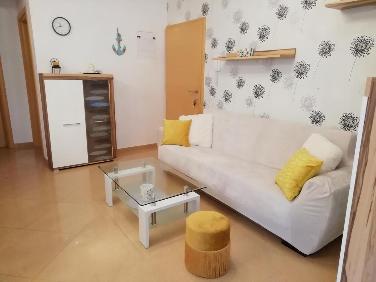 Apartment Fancy Малинска Екстериор снимка